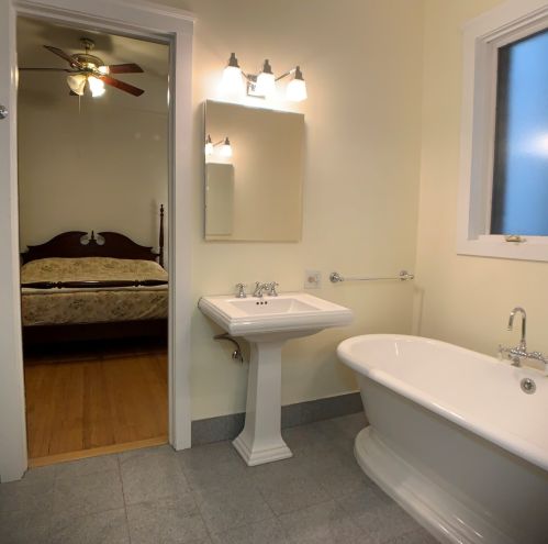 415 Surf St, Chicago IL 60657-6106 exterior