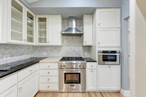 6105 Belfast Dr, Austin TX 78723-1117 exterior