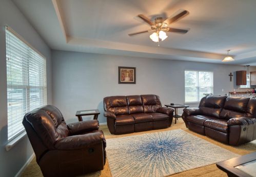 15 Lee St, Defuniak Springs, FL 32435-2736