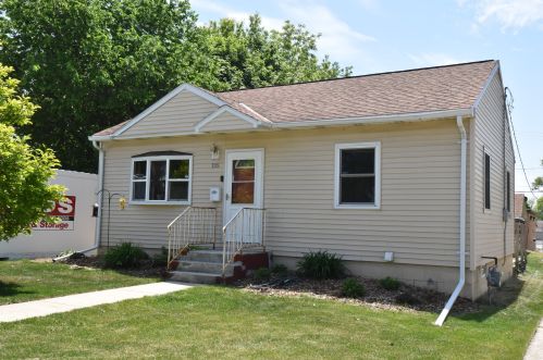 135 Martin Ln, Milwaukee WI 53207-4976 exterior