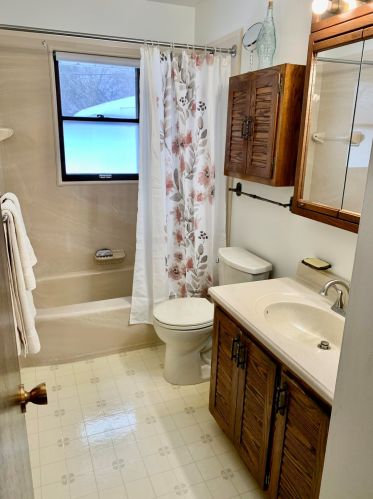 6420 49, Milwaukee WI 53208-1105 exterior