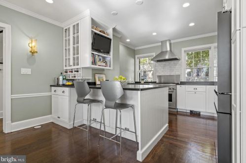 3324 Reservoir Rd, Washington DC  20007-2311 exterior