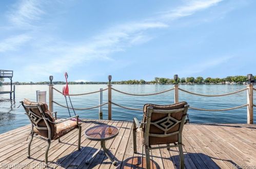 2703 Pointe Tremble Rd, Algonac MI 48001-4255 exterior