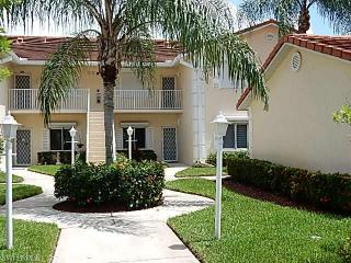 600 Saratoga Cir, Naples, FL 34104-8757