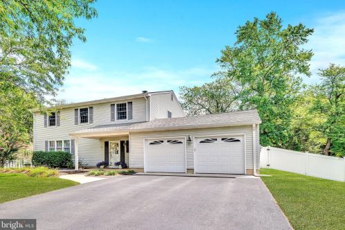 47 Crestwood Dr, Trenton NJ 08690-1936 exterior