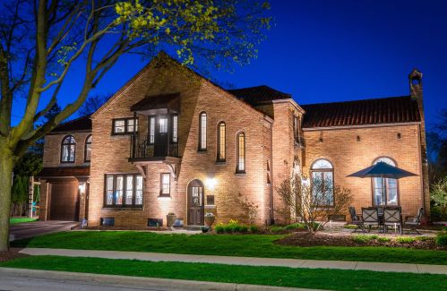 2403 91st St, Milwaukee, WI 53226-1832