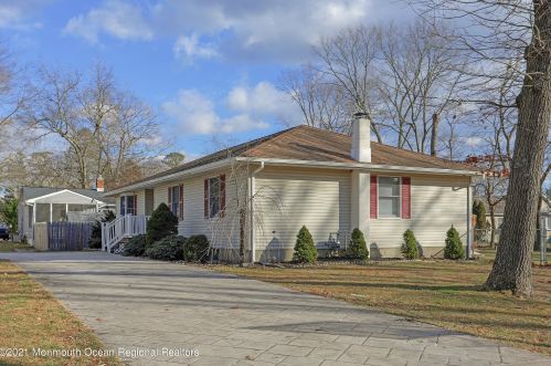 305 Brick Ave, Berkeley Township NJ 08721-3207 exterior