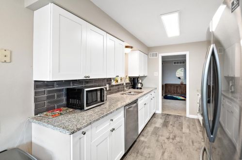 11800 Fairlind Dr, Saint Louis MO exterior