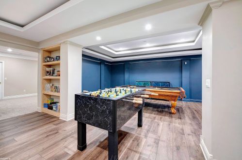 1140 Autumnview Dr, Rochester MI 48307-6060 exterior