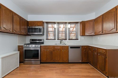 45 Mitchell Ave, Poughkeepsie NY 12603-3420 exterior