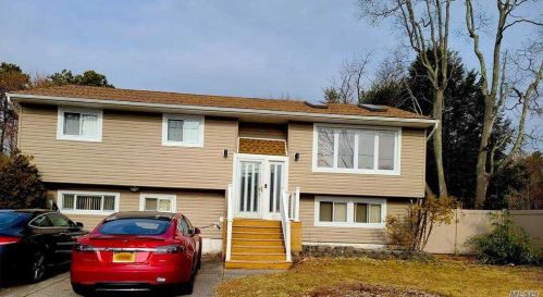 313 Plymouth St, Huntington Station, NY 11746-7018