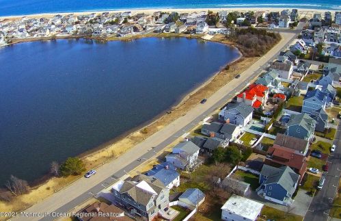 320 Elizabeth Ave, Point Pleasant Beach NJ 08742-4133 exterior