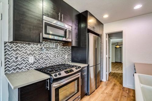 5315 Downs Dr, Austin TX 78721-2205 exterior