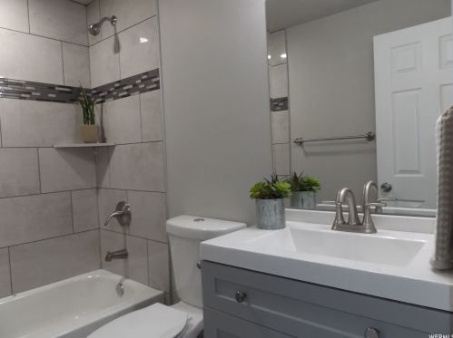 7955 Linton Dr, Taylorsville UT 84088-7617 exterior