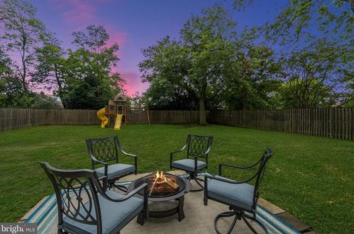 6715 Beddoo St, Alexandria, VA 22306-6607