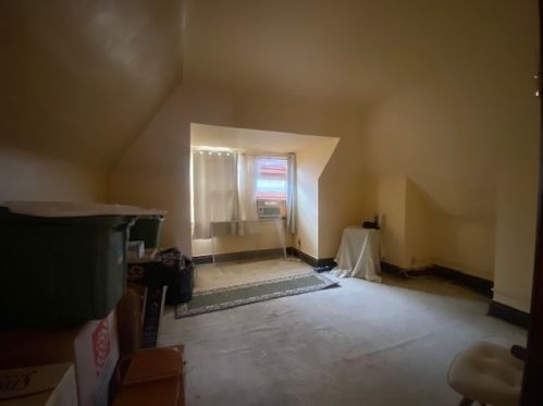 6415 Dean St, Pittsburgh PA 15206-1840 exterior