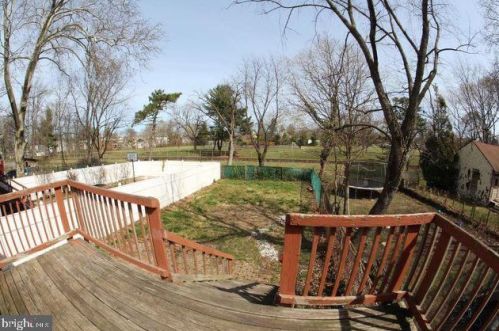 251 Hollywood Dr, Trenton NJ  08609-1803 exterior