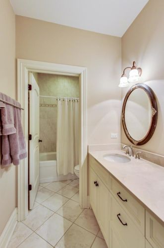 642 Euclid Ave, Elmhurst IL 60126-4338 exterior