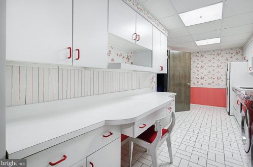 869 Fairview Dr, Hanover PA 17331-9747 exterior