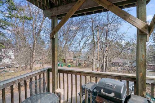 2006 4 St, Duluth MN 55805-1873 exterior