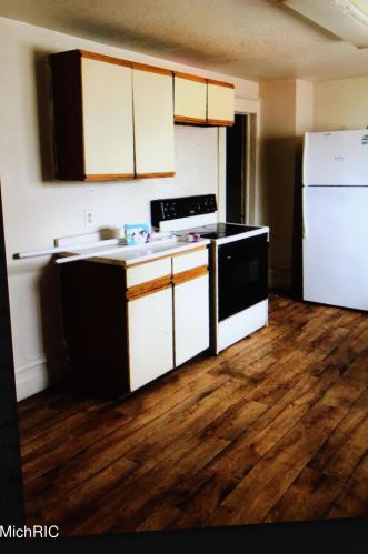 235 Southern Ave, Meskegon MI 49441-2436 exterior