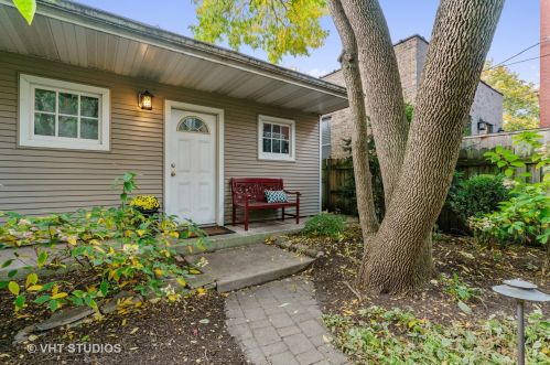 2319 Montrose Ave, Chicago IL 60618-1658 exterior