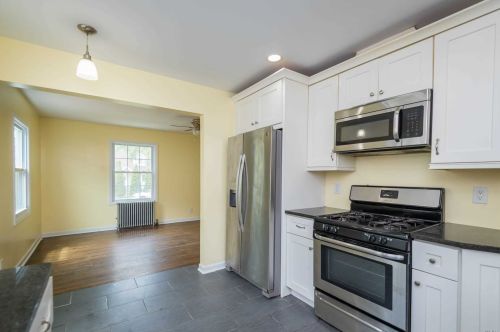 34 7 Ave, Huntington Station NY 11746-2208 exterior