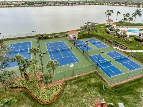 7754 Emerald Cir, Naples, FL 34109-1782