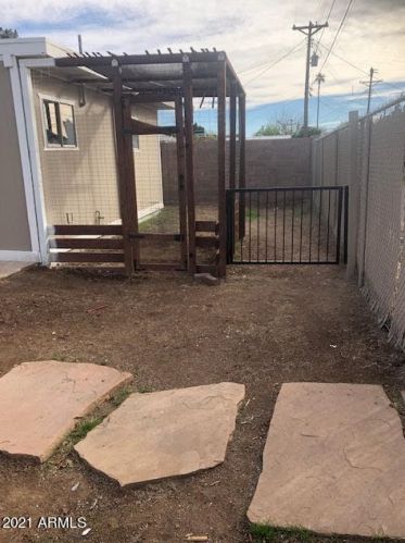 6844 33rd Ave, Phoenix AZ 85051-1201 exterior