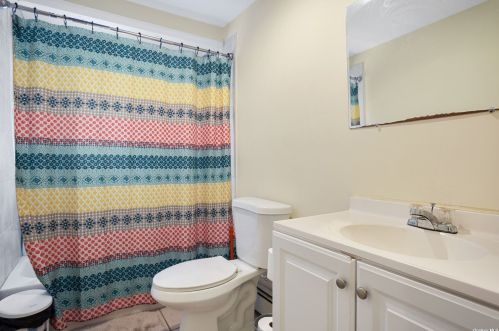 15 Chestnut St, Central Islip NY 11722-3839 exterior