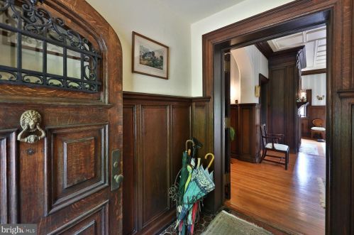 455 Chestnut Hill Ave, Philadelphia PA 19118-2712 exterior