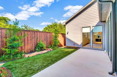 2343 Douglas Ave, Dallas TX  75219-2435 exterior