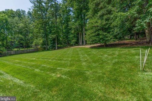 1250 Daleview Dr, Mc Lean VA 22102-1538 exterior