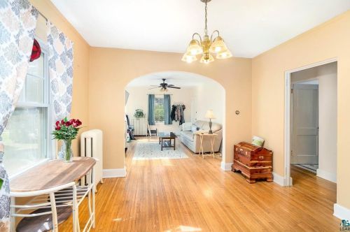 2006 4 St, Duluth MN 55805-1873 exterior