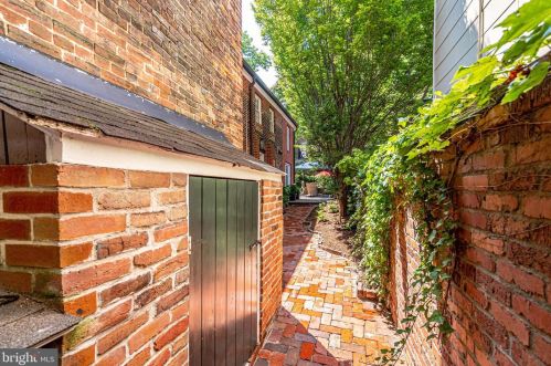 210 Fairfax St, Alexandria VA  22314-3304 exterior