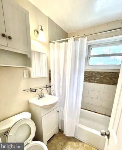 708 1st St, Rockville MD 20850-1450 exterior