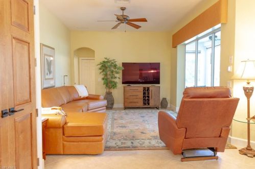 8912 Mustang Island Cir, Naples, FL 34113-1642