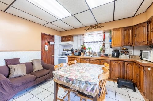 5833 Whipple St, Chicago IL 60659-3708 exterior