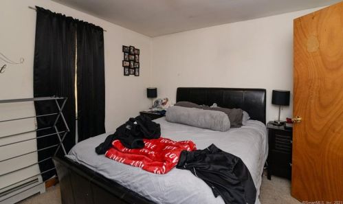 31 Gilbert St, Derby CT 06418-2015 exterior