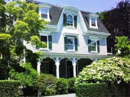 54 Kay St, Middletown, RI 02840-2754