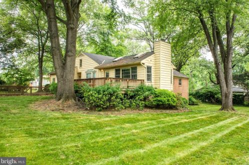 8913 Linton Ln, Alexandria, VA 22308-2731