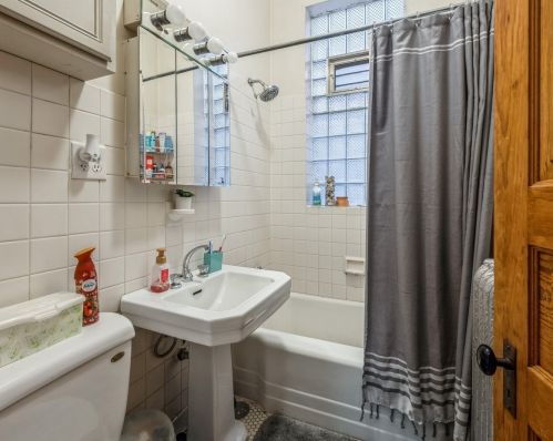 3355 Lakewood Ave, Chicago IL 60657-1444 exterior