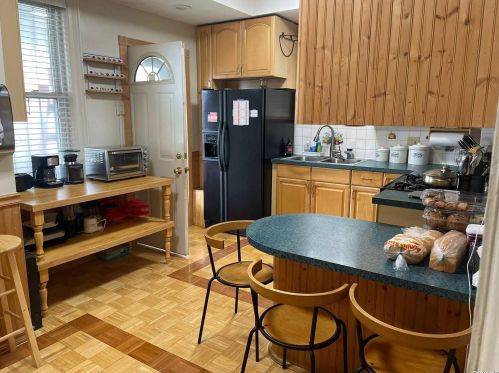 1804 Bussing Ave, Bronx NY 10466-2032 exterior