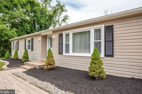 13 Robshire Manor Rd, Huntingtown, MD 20639-9420