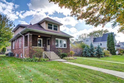 141 Myrtle Ave, Elmhurst, IL 60126-2624