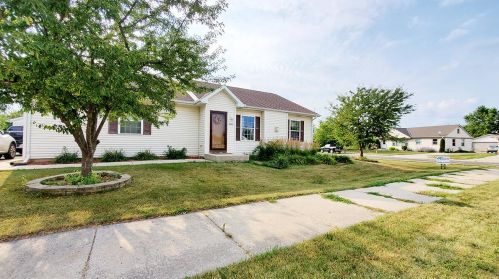 9207 95th St, Milwaukee, WI 53224-1710