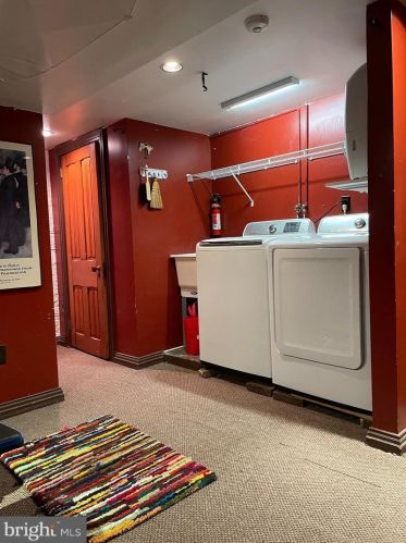 330 Camac St, Philadelphia PA 19107-5926 exterior