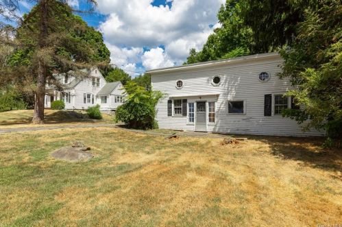 661 Noxon Rd, Poughkeepsie NY  12603-3825 exterior