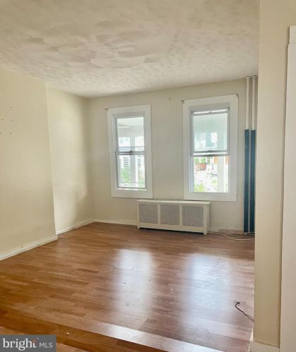 905 Carteret Ave, Trenton, NJ 08618-5311