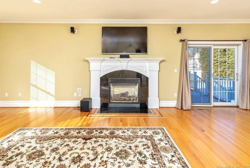 32 Harold Rd, Farmington CT 06032-3407 exterior